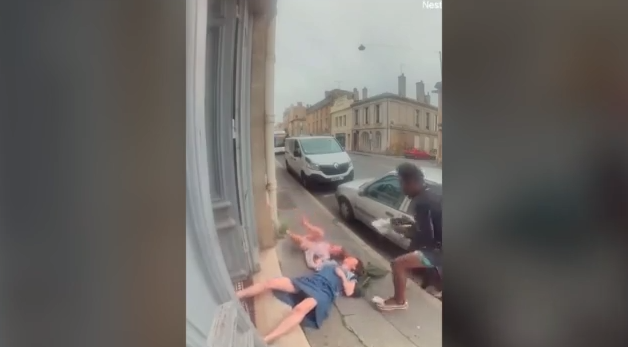 France : Vidéo documentant une attaque brutale contre une septuagénaire et sa petite-fille